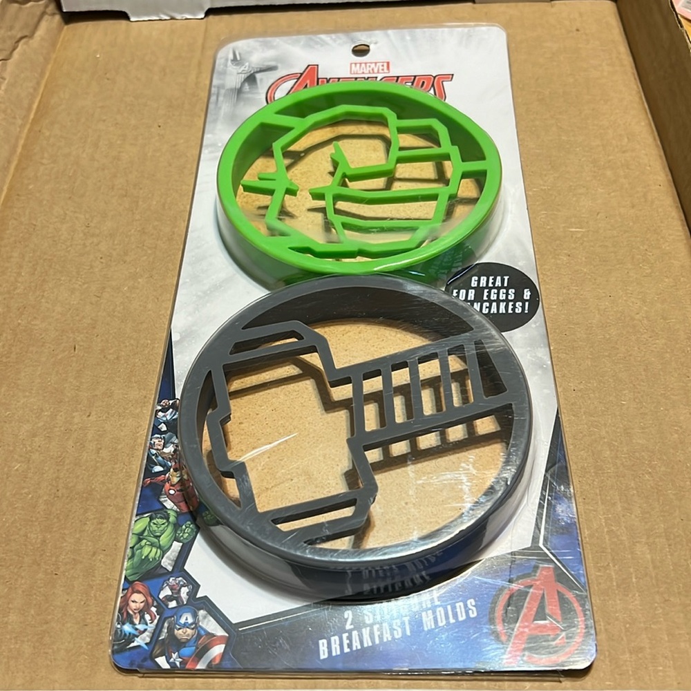 New Marvel Avengers 2 Silicone Breakfast Molds (H-8)
